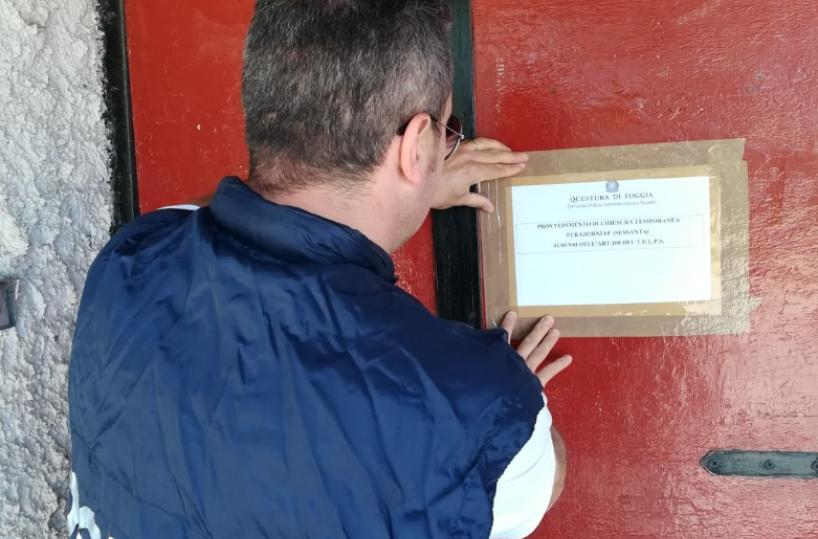 Borgo Cervaro, festa non autorizzata e senza distanziamento: polizia sospende attività locale