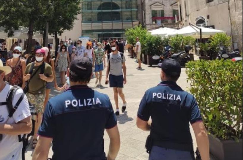 Matera, tenta di violentare donna in un vicolo: arrestato