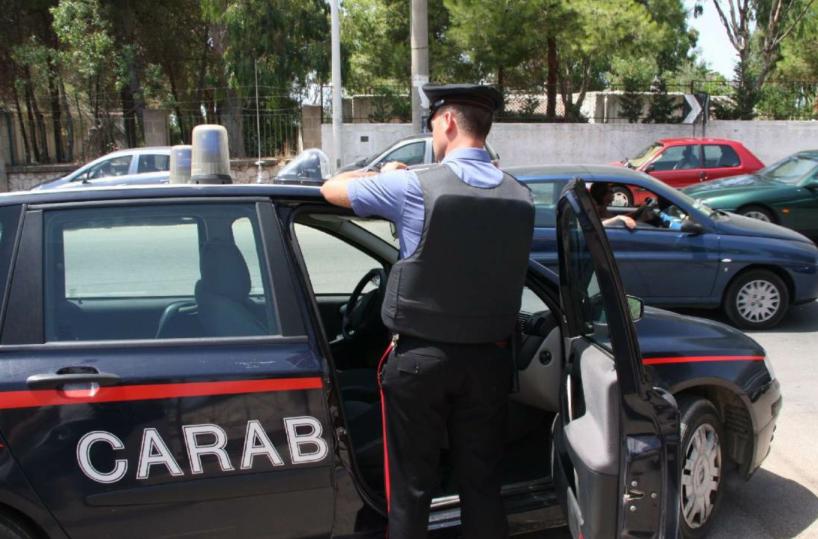 Taranto, ruba un'auto e investe il padre della ex: arrestato