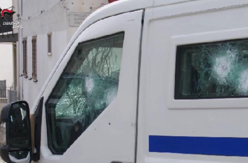 Spararono a portavalori e fuggirono con 31mila euro: 3 persone arrestate a Brindisi
