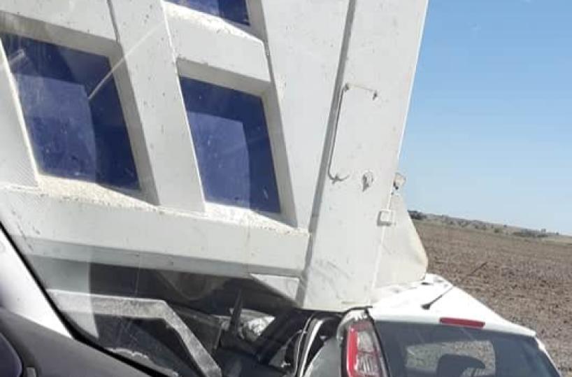 Foggia, auto finisce sotto a un camion: ferito l'autista 