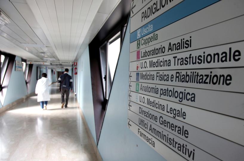 San Carlo senza fondi annunci di tagli, ma il dir sanitario guadagnerà di più