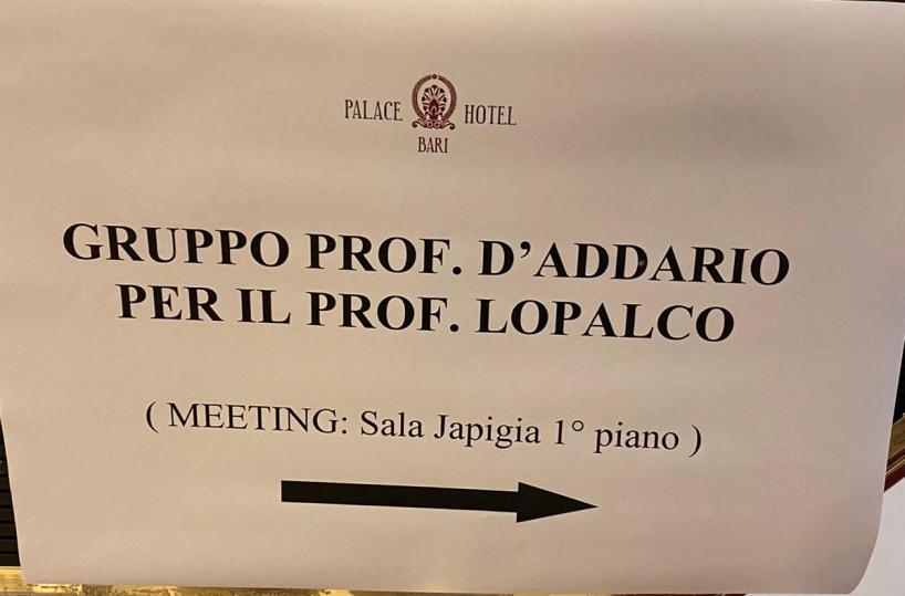 Fase 2 in Puglia, parla Lopalco: «Ombrelloni a 5 metri in spiaggia? No»