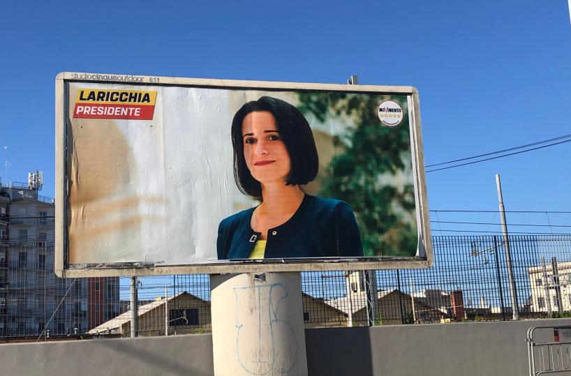 I poster «Laricchia presidente»: così M5S chiude a Emiliano