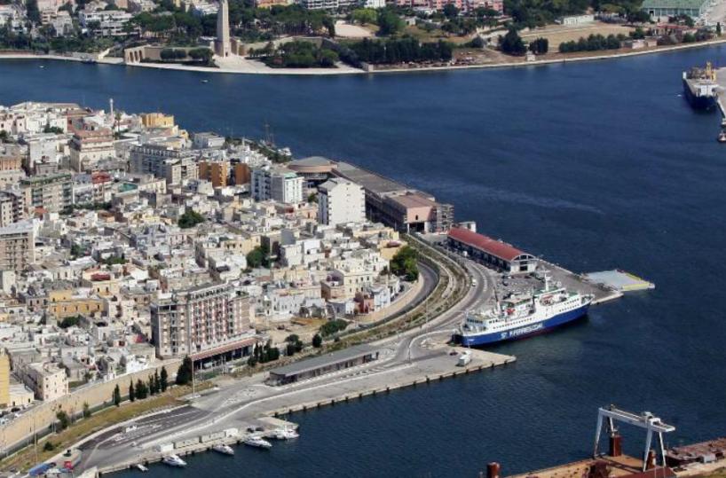 Porto Brindisi, GdF sequestra 9500 mascherine FFP2