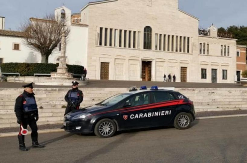 San Giovanni Rotondo, ruba una borsa in un bar a due passi dal santuario: arrestato