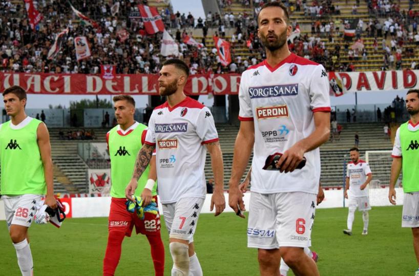 Calcio, il Bari riparte dalle conferme dei big