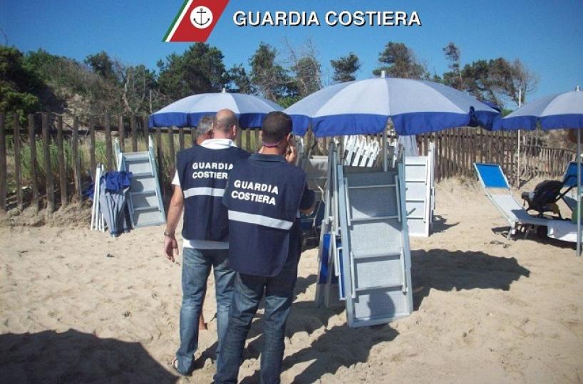 A Rosa Marina una spiaggia libera trasformata in lido, tutto sequestrato