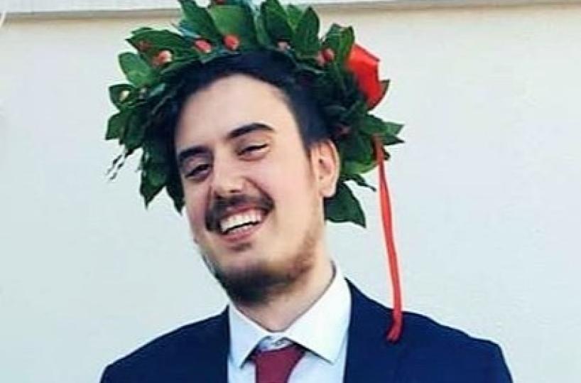Salva la vita al padre, poi discute la tesi di laurea