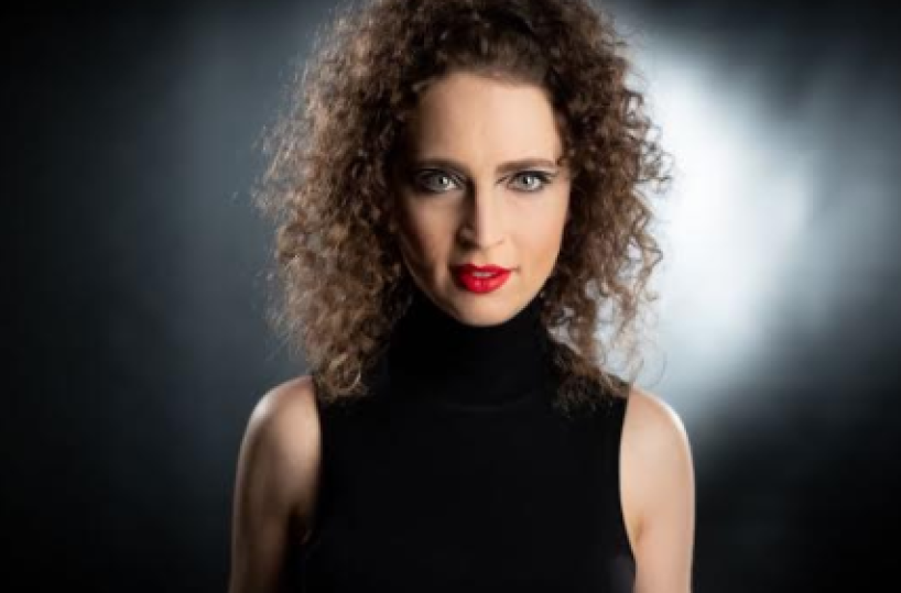 Daniela Mastandrea porta in tour i suoi «Mondi Paralleli»: appuntamento a Fasano e Martina Franca