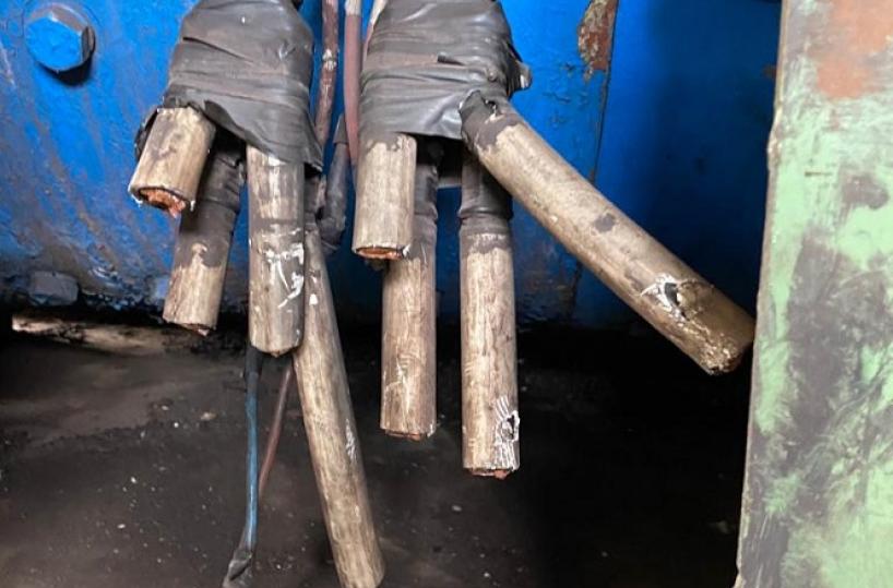 Gru Mittal, ladri in azione, portati via i cavi elettrici