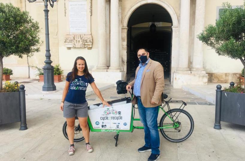 Myra Stals e il suo progetto green «Cycle 2 Recycle» fa tappa a Taranto