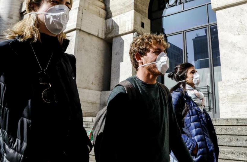 Coronavirus Puglia, Emiliano: «Più controlli in movida e spiagge, pericolo per ripresa a settembre»