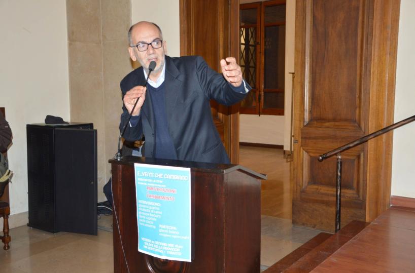 «Non voterò per Emiliano lui vuole solo yes-man»