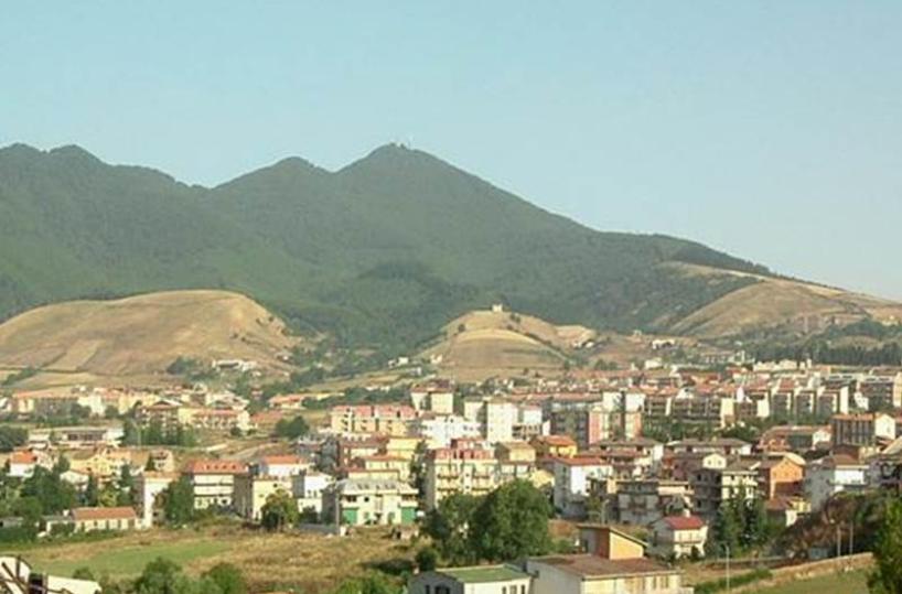 Donna muore a Rionero investita dal suo furgone