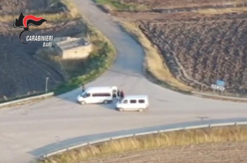 Spinazzola, braccianti sfruttati a 3,80 euro all'ora: 3 arresti in un'azienda