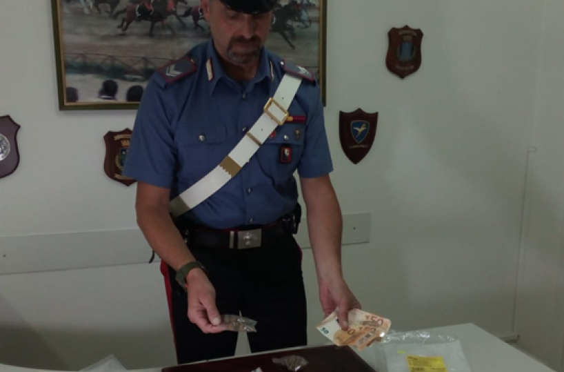 Sannicandro di Baro. seguono il cliente che cerca rifugio dal pusher: arrestato 37enne