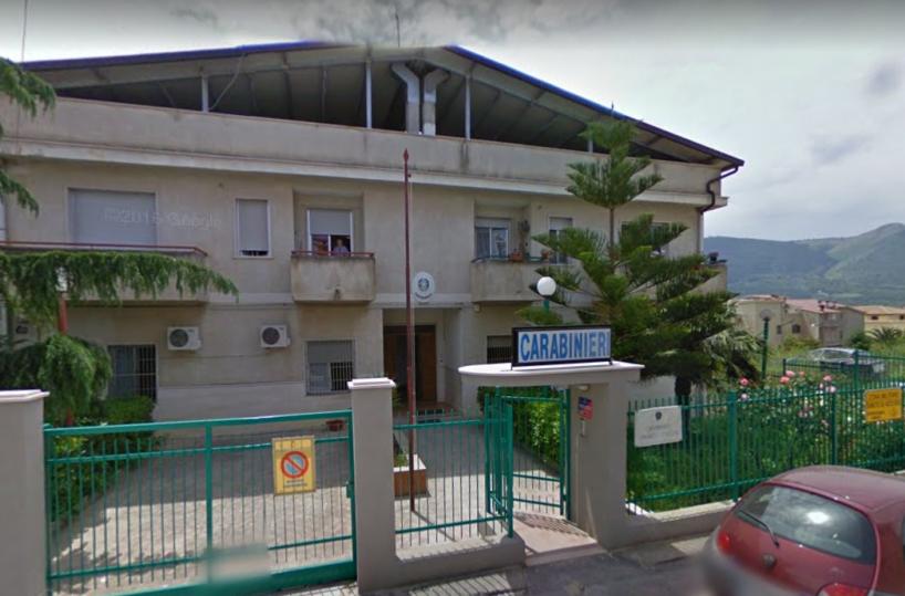 Cagnano Varano, fanno saltare in aria bancomat: si indaga, auto ritrovata in un fosso