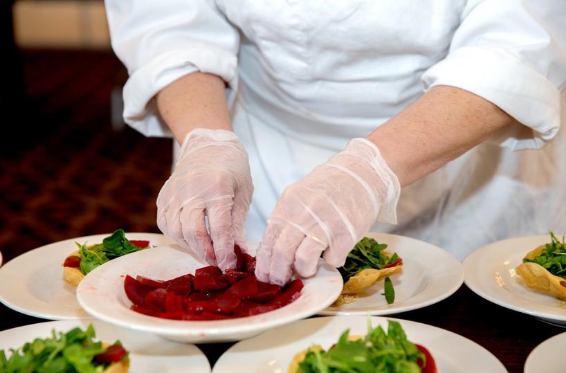 Foggia, un pranzo preparato dai ragazzi autistici in un immobile confiscato alla mafia 