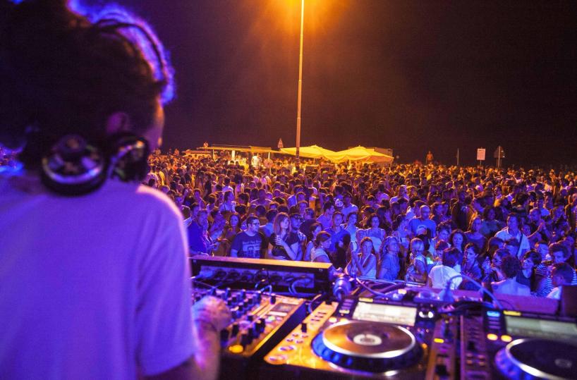 Dal ballo  in maschera al ballo a distanza