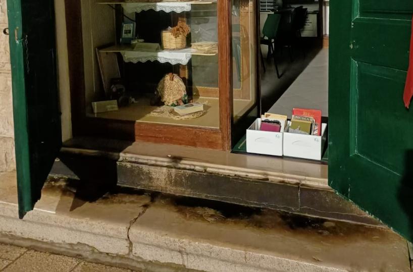 Minervino Murge, atto intimidatorio alla sede Lav. Bruciato il portone d’ingresso
