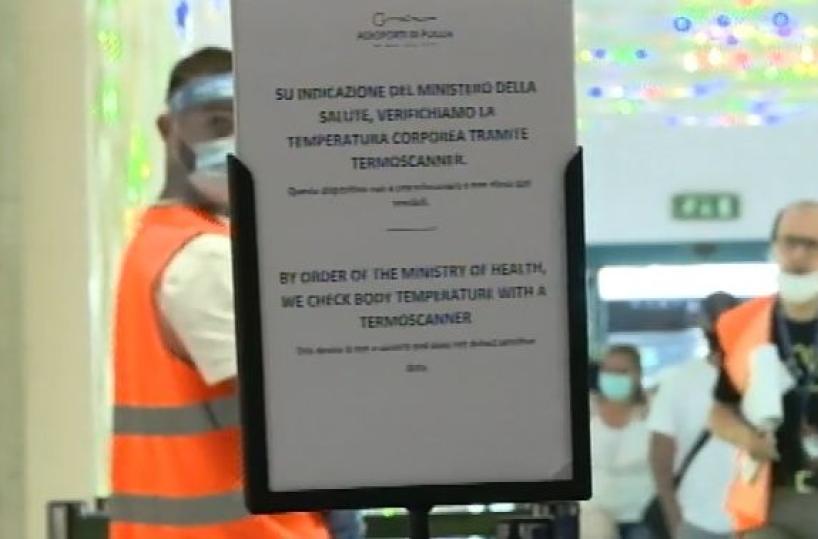Bari, passeggeri a rischio Covid, malumori per il tampone