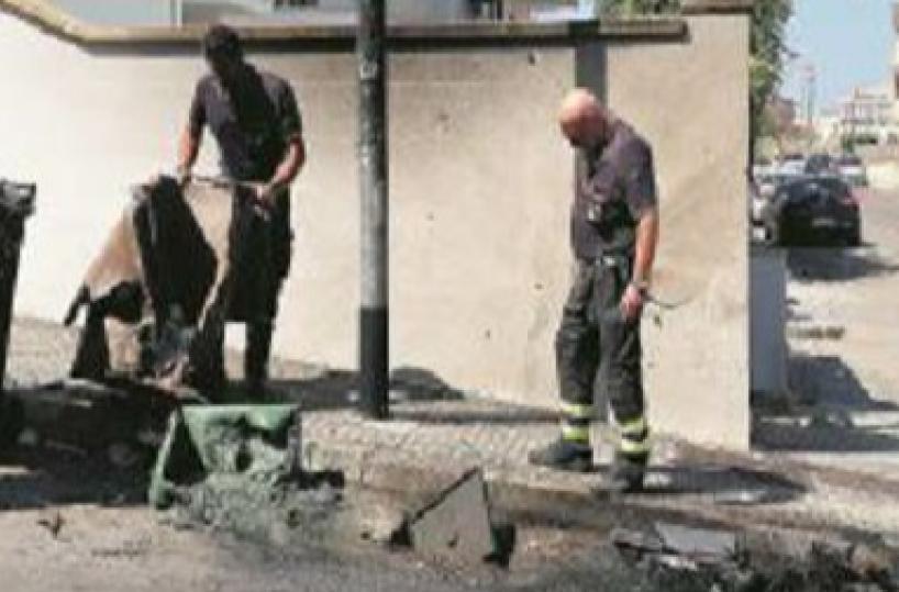 Gallipoli, bomba carta distrugge un'auto