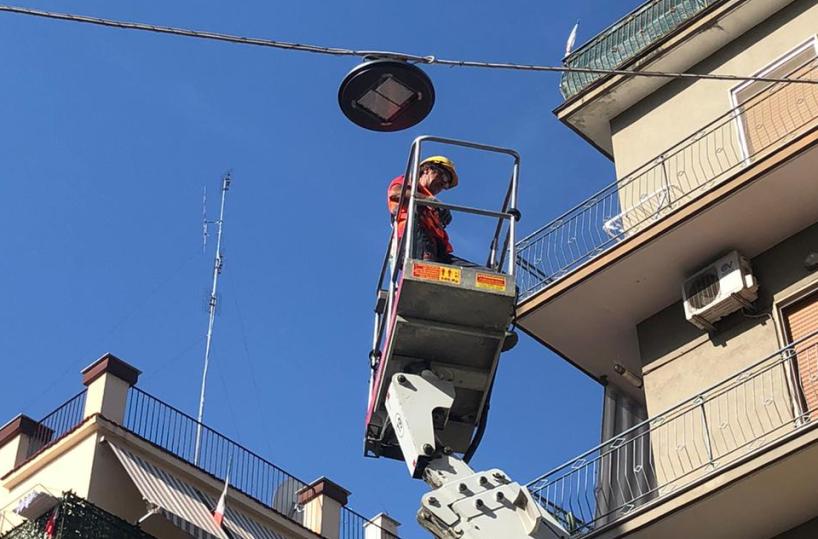 Bari, nuove luci al Led a Carrassi: riprendono i lavori anche in via Giulio Petroni