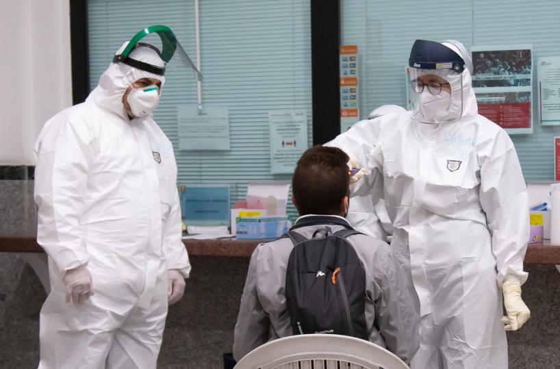 Puglia, Asl: «In arrivo quasi 87mila test sierologici per prof e personale scolastico»
