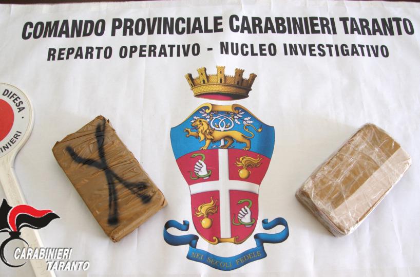 Taranto,  tassista con l’hobby dello spaccio: arrestato 35enne trovato con un 1 kg di eroina