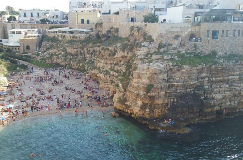 Polignano, ragazzo sbaglia tuffo: salvato da due militari Aeronautica