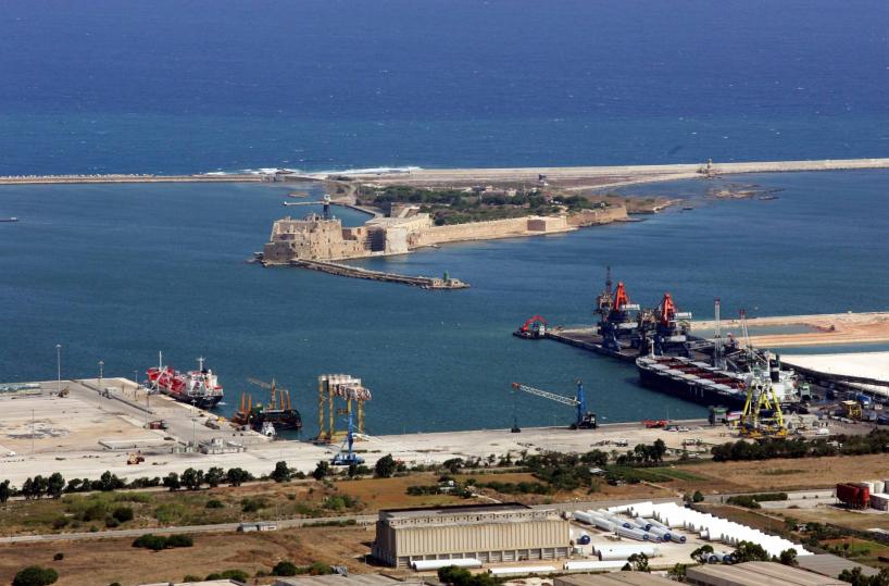 Brindisi, ambientalisti, fronte comune: «No al deposito di gas nel porto»