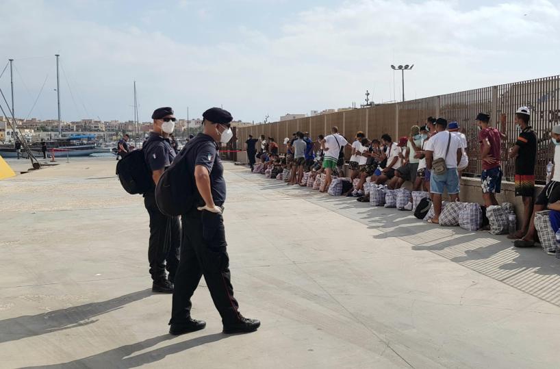Sbarchi e covid, tanto rumore, nessuna soluzione
