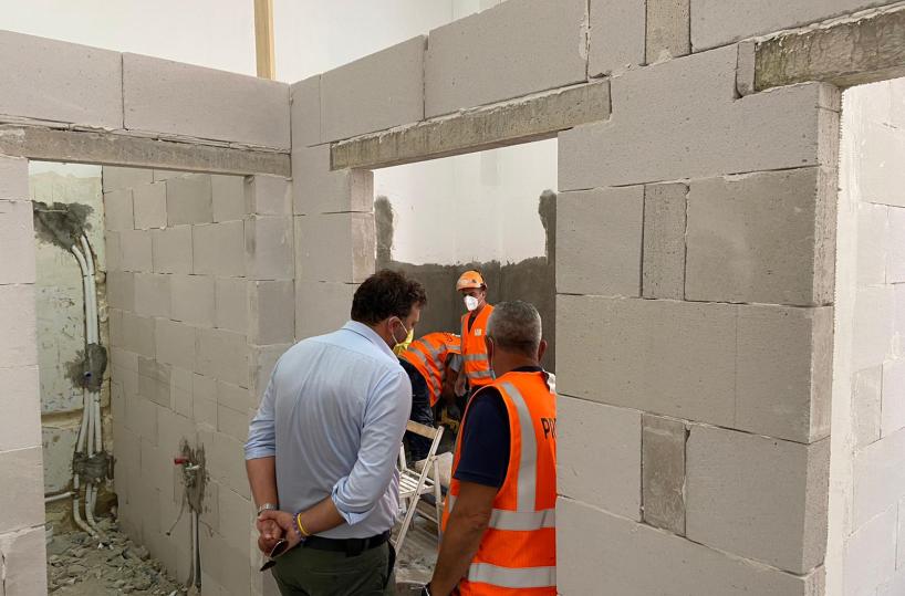 Taranto lavori anti covid nelle scuole, sopralluogo assessore Occhinegro ai cantieri 
