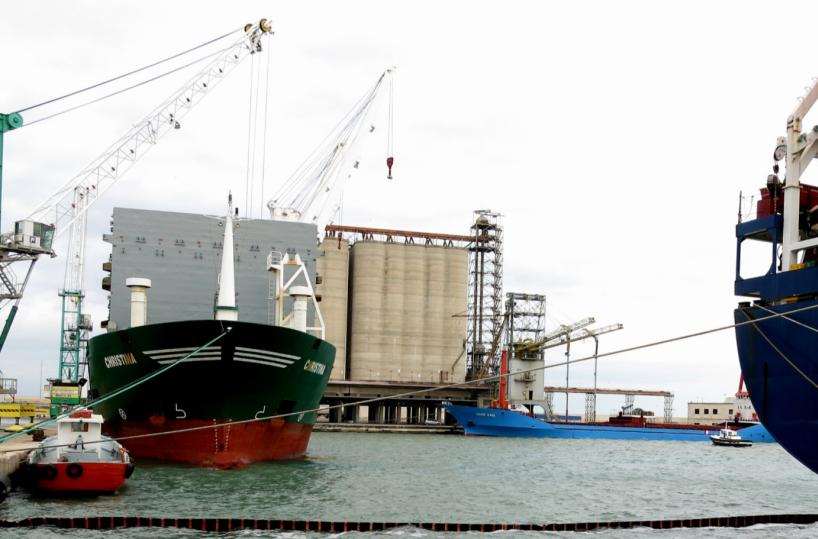 Barletta, silos granari: nel porto demolizione più vicina