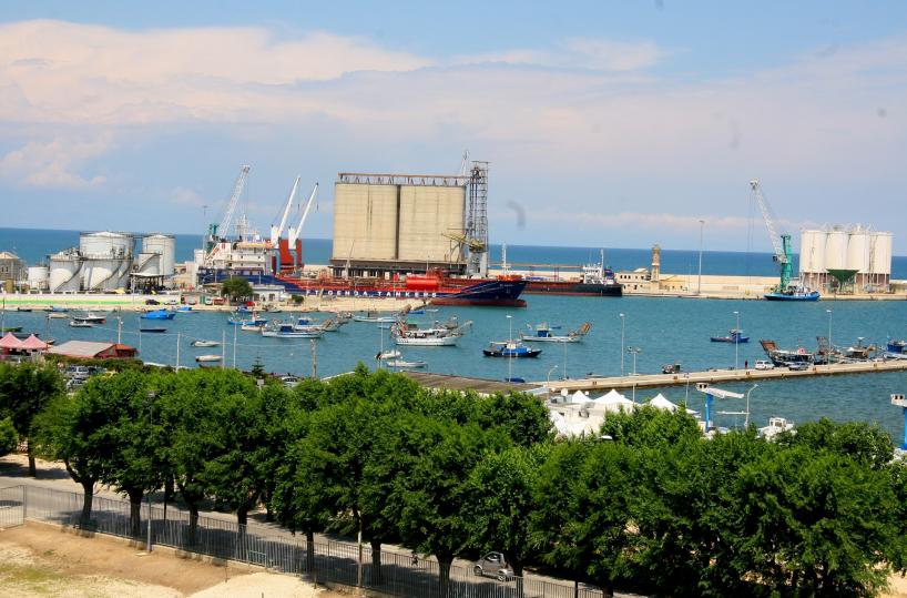 Barletta, porto, il dragaggio fantasma