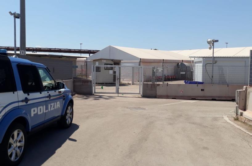 Taranto, «Fermiamo la chiusura della Polizia di frontiera»