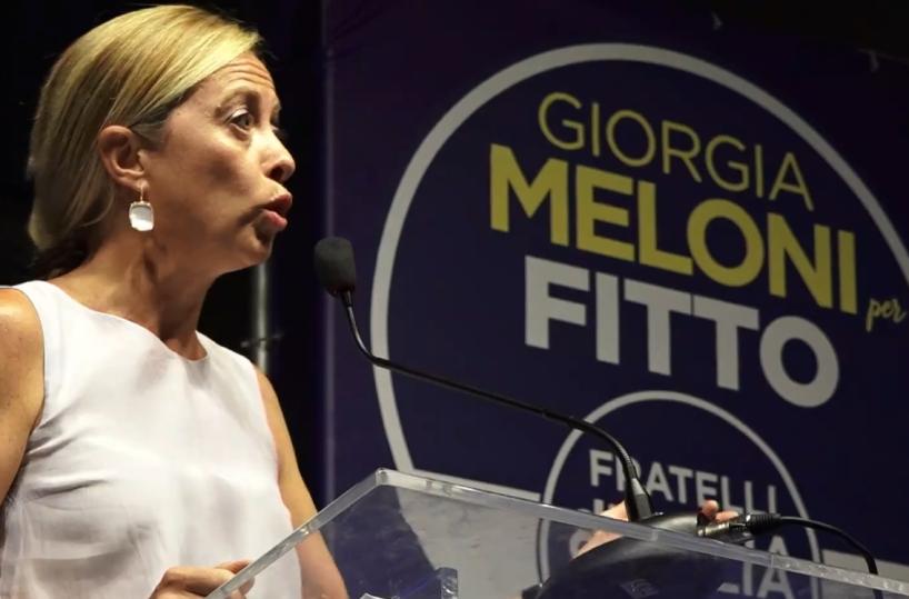 Meloni a Lecce a sostegno di Fitto: «Vedo vittoria in Puglia, poi cacceremo Conte»