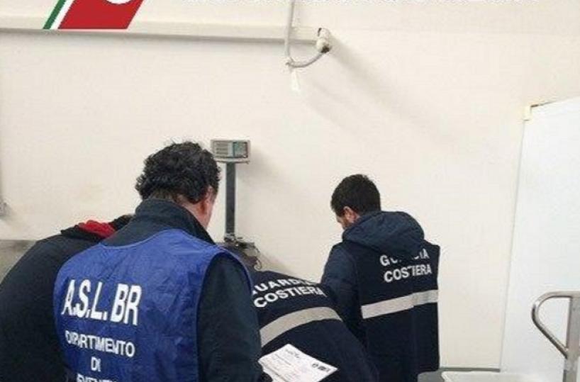 Brindisi, multati due gestori di lidi e un commerciante