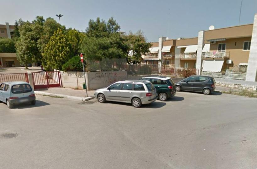 Coppietta monopolitana «paga caro» il sesso in auto
