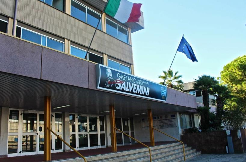 Bari, la ricetta anti-Covid del liceo Salvemini: mascherine, misurazione temperatura, ingressi scaglionati