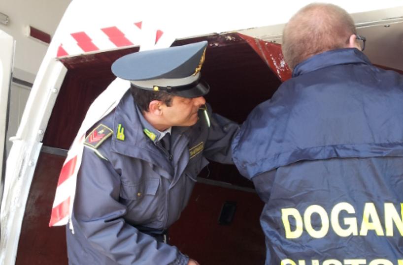 Brindisi, volevano entrare in Italia per falsi motivi di salute: bloccati 35 albanesi