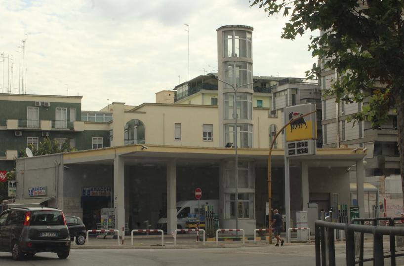 Due rapine in mezz'ora a Foggia: svaligiata pure una scuola 