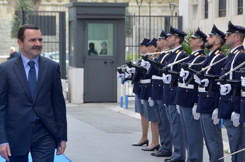Bari, giro di vite su chi rientra ma non è caccia all'untore