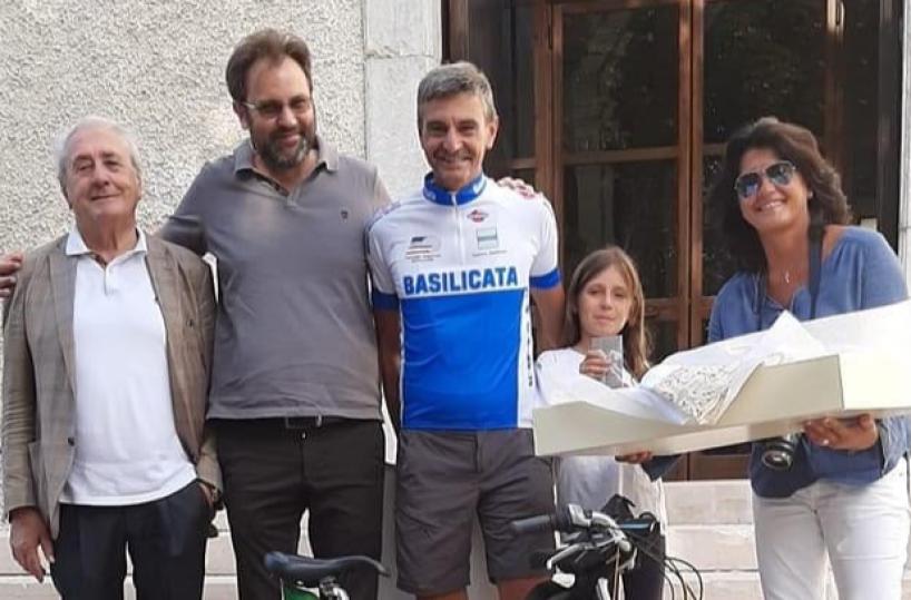 Da Firenze a Tito in bici per esaudire un desiderio della madre