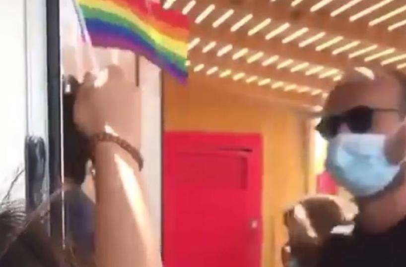 Bandiera Lgbt strappata al comizio di Salvini a Brindisi: la rabbia del Gay Center