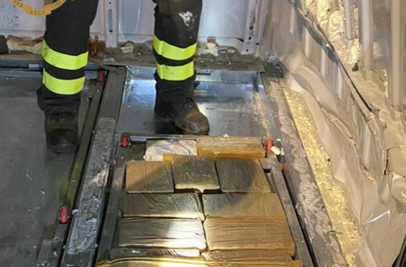 Leverano, nel furgone 12 chili di cocaina: arrestato un 30enne