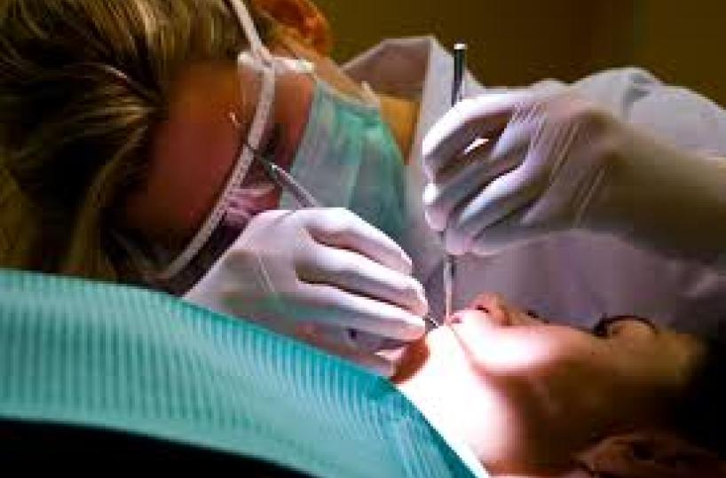 Cure odontoiatriche, Laricchia (M5S) denuncia «pasticcio» sul nuovo regolamento: privilegiati pochi, discriminati tanti