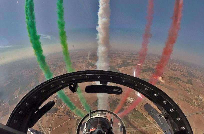 Gioia del Colle, l'addestramento aereo delle Frecce Tricolori 