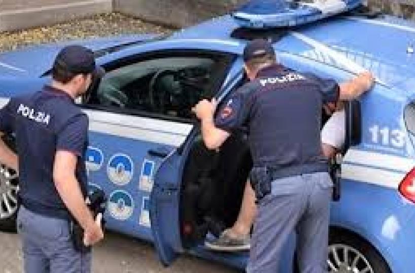 Barletta, inganna giovane nigeriana e tenta di violentarla: arrestato 60enne
